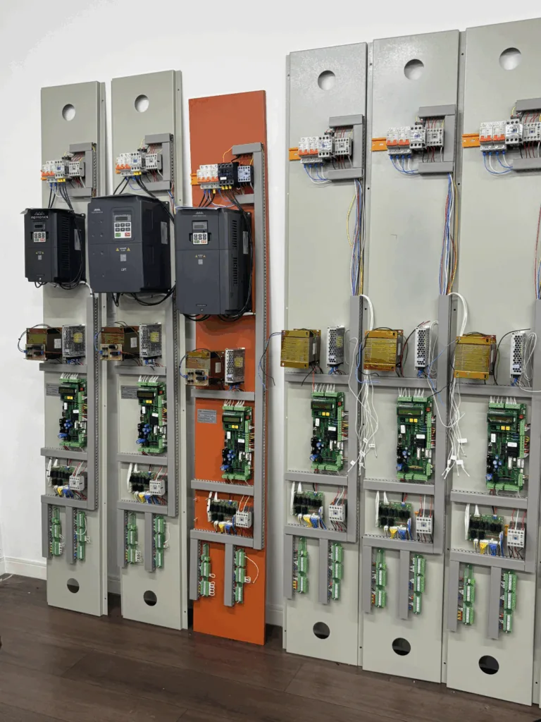Quadros de comando em produção