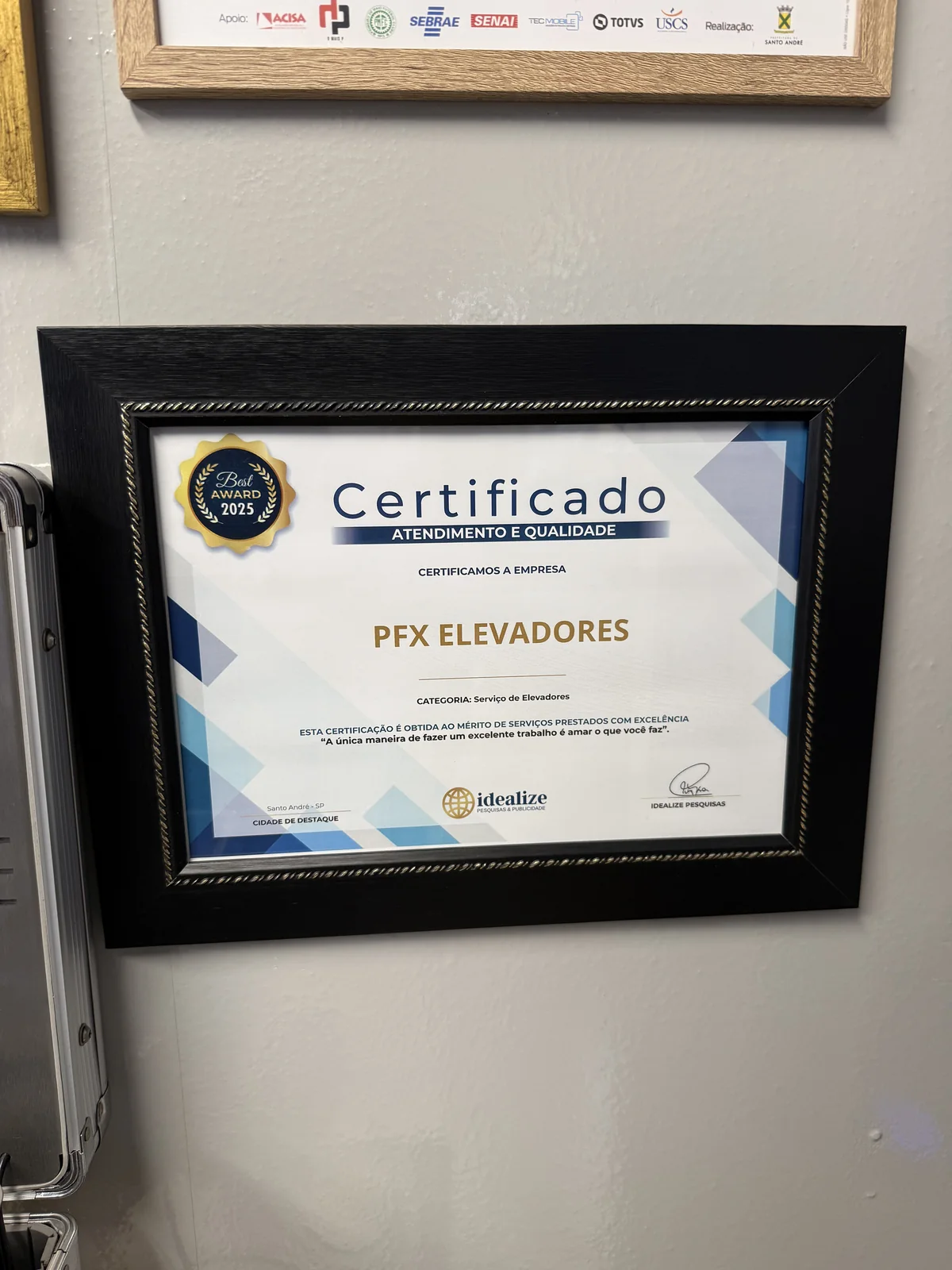 Certificado de atendimento e qualidade 2025 da PFX Elevadores