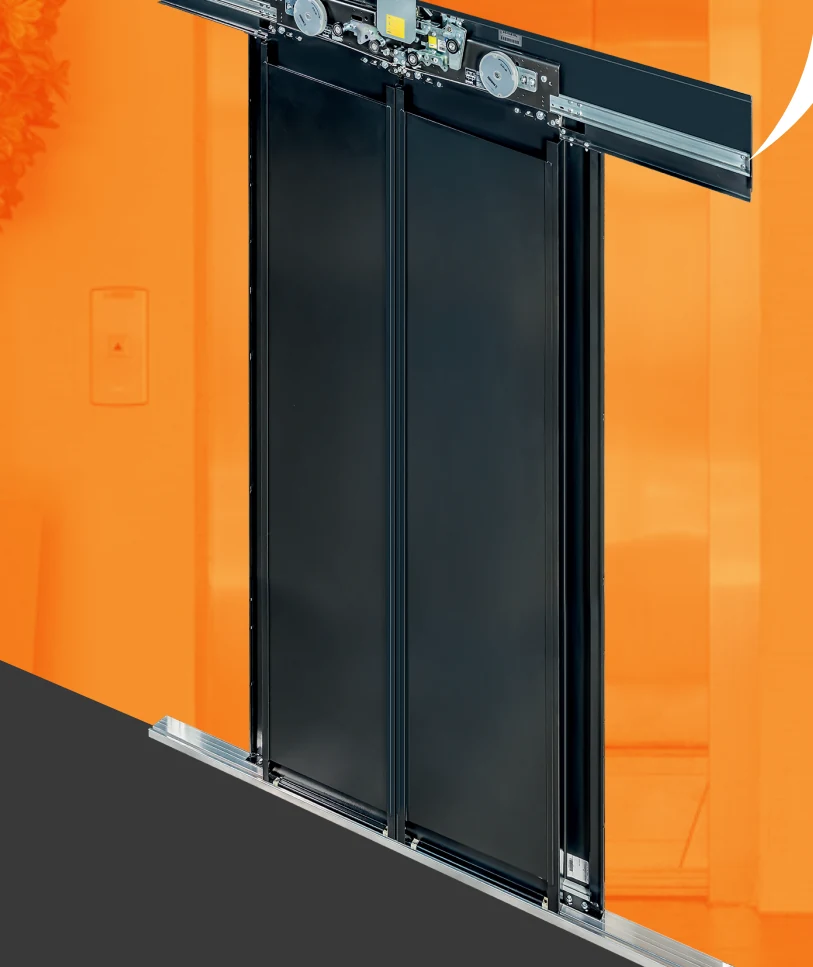 Porta interna de cabina com o operador instalado